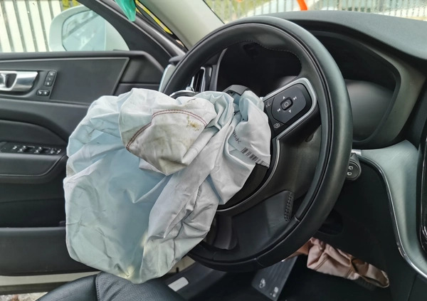 Volvo XC 60 cena 41900 przebieg: 20000, rok produkcji 2019 z Warszawa małe 254